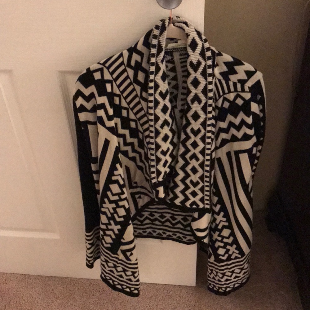 Cozy black & white open sweater
